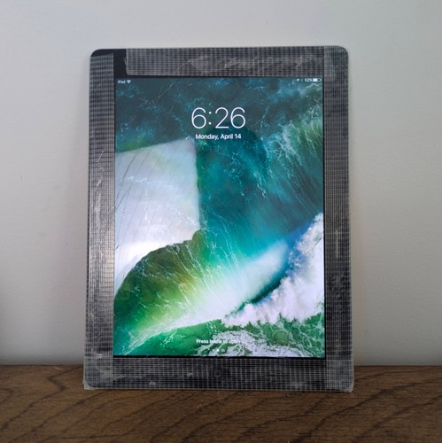 Apple iPad 4th Gen 16GB Wi-Fi - Cracked Screen - Works! Free Shipping - Picture 13 of 15