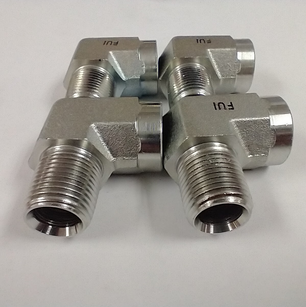 FUI 1/2" MNPT TO 1/2" FNPT STEEL 90° ELBOW FITTINGS (LOT OF 4) 550208