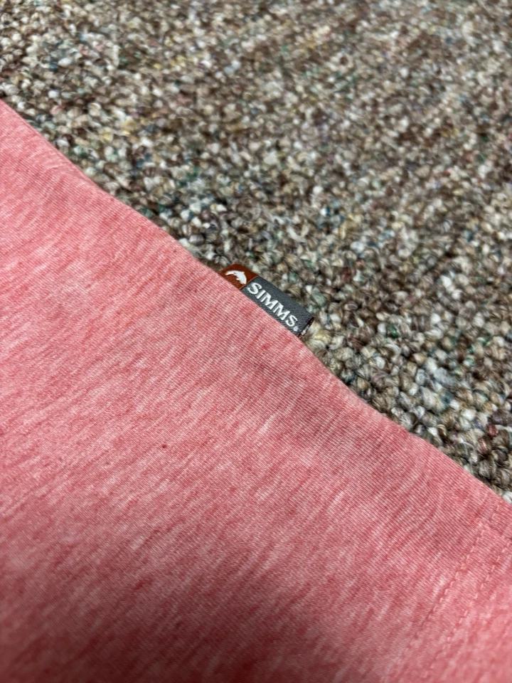 Camisa polo masculina manga curta SIMMS Fishing Guide Series rosa média  - Imagem 4 de 4
