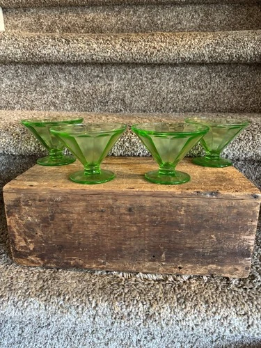 4 Vintage Federal Glass Green Uranium Depression Footed Sherbet Bowls Cups