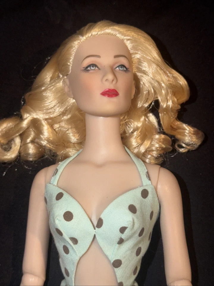 Muñeca Robert Tonner Moda, Realidad 16" 2003 Foto 2 de 4