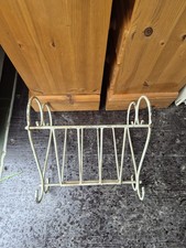 Distinctive White Metal Heart Shaped Floor Standing Magazine Rack