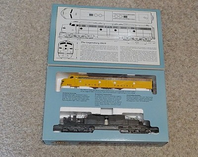 Life-Like HO Proto 2000 Series EMD E8/9 Union Pacific Locomotive