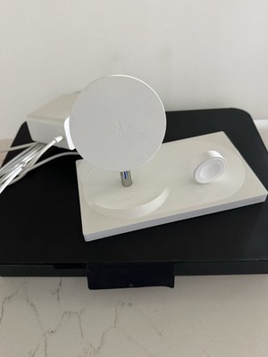 Belkin BOOST CHARGE PRO MagSafe 2-in-1 Wireless Charging Stand WIZ010 White