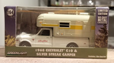 Greenlight Chevrolet C-10 Silver Streak Camper 1968 1:64 29865