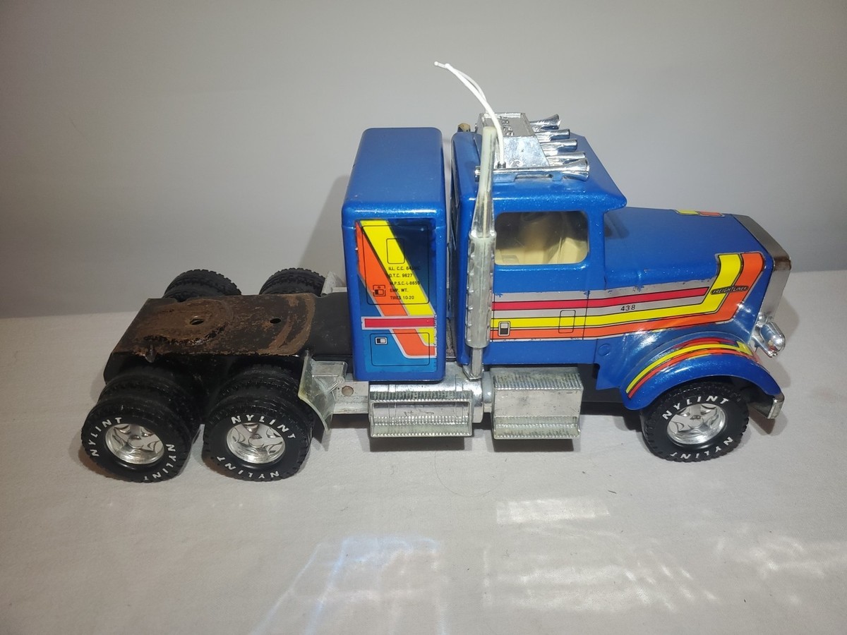 VINTAGE 1980'S NYLINT METAL TOYS SEMI TANKER TRAILER GAS-A-HAUL 18