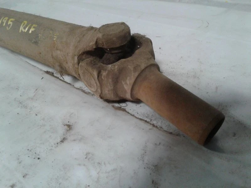 Rear Drive Shaft 2WD 131.5" Wb 2 Piece Fits 78-87 CHEVROLET 10 PICKUP 1515461 Foto 3 de 4