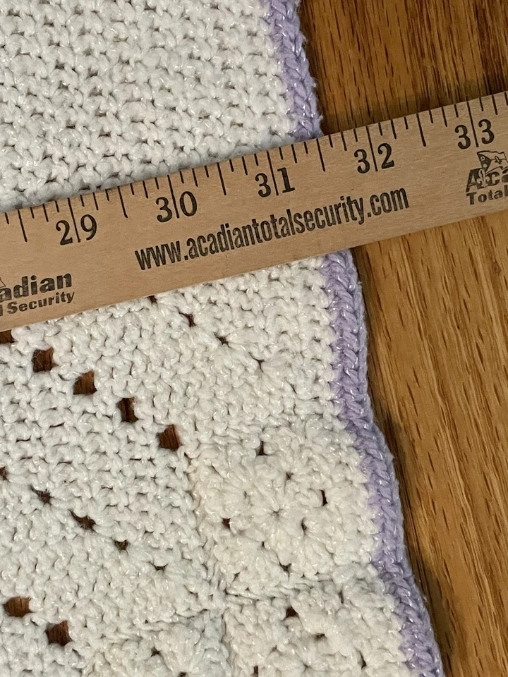 Manta de ganchillo/bebé 32 X 32 hecha a mano lavanda rosa azul verde usada en excelente estado Foto 4 de 4