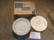 NIB Pampered Chef 4 Gold & White Stars Dessert Plates Celebration #1996.  8” D.