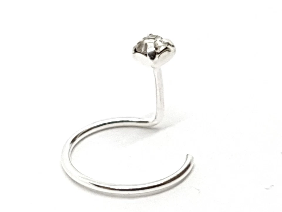 Naso Stud 2mm Claw Set Square Clear Cz 22g (0,6mm) Sterling Silver Screw Curl - Immagine 4 di 4