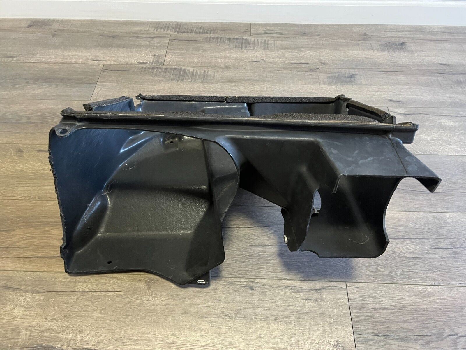 FERRARI 458 ITALIA FRONT RIGHT RH UPPER RADIATOR DUCT LOWER SECTION OEM 82910800