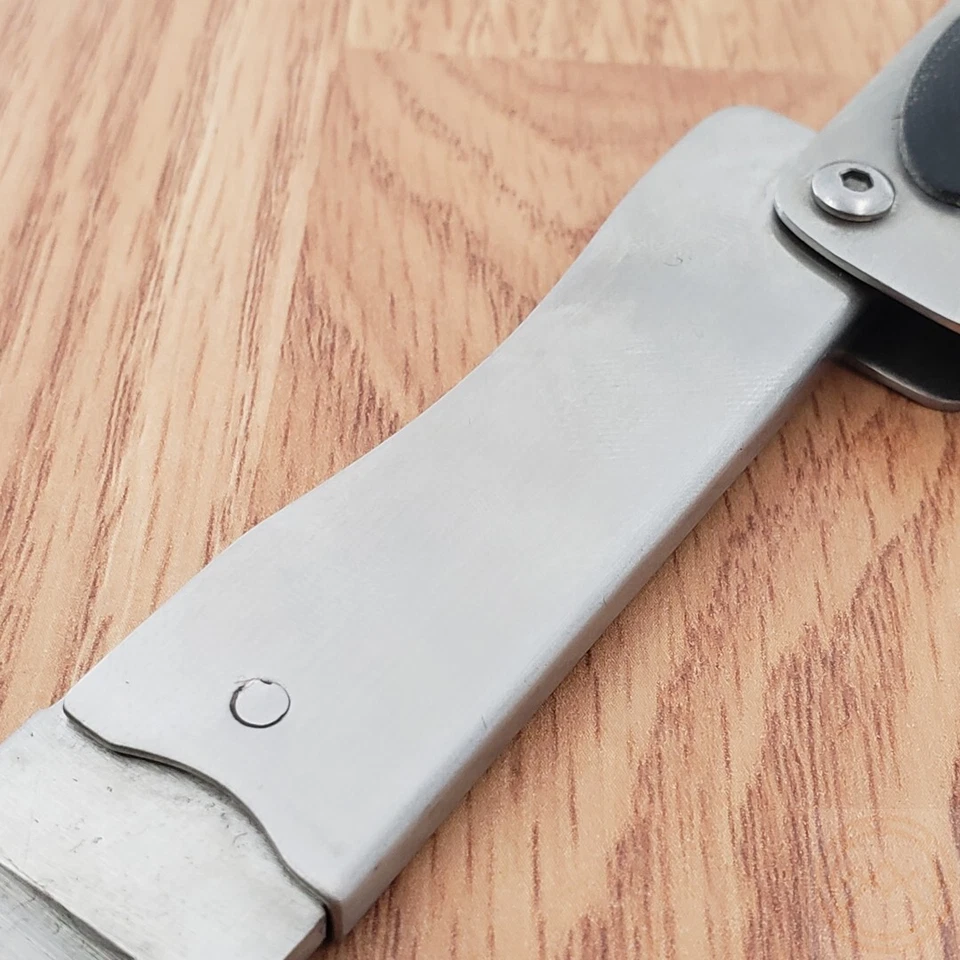 Cuchillo Plegable Fred Perrin Le Pititri 1.88" Hoja de Acero 440C Mango Inoxidable Foto 4 de 4