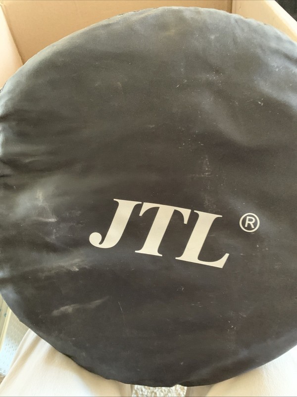JTL 42" Round Foldable Reflector, Gold/White *pre-owned/good condition