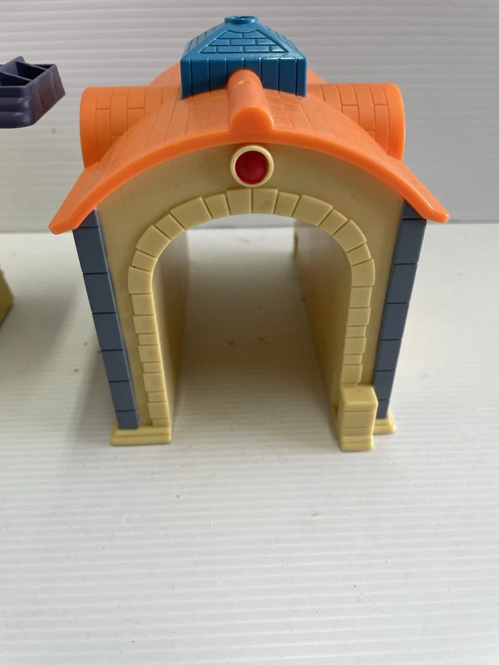 Chuggington Learning Curve 2010 Luderum Train Set Track Tunnel Pieces Diecast. - Image 3 of 4