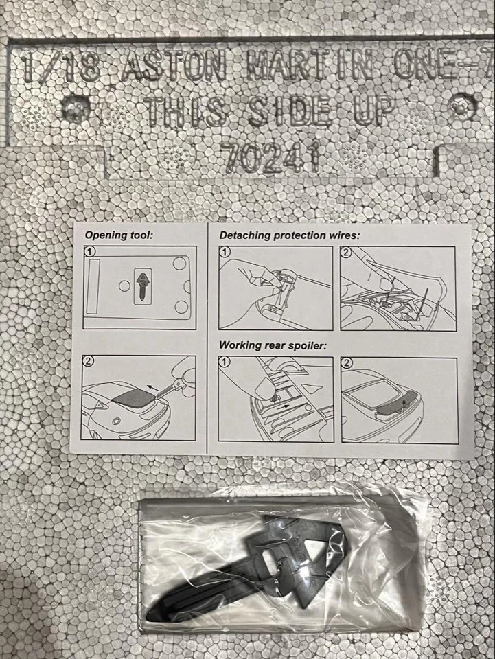 AUTOart Aston Martin 1/18 One 77 Diecast Model Spirit Grey con certificato - Immagine 4 di 4