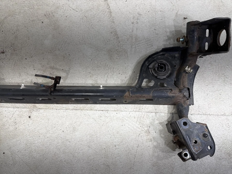 2013-2014 Nissan Sentra suspensão lateral traseira subquadro eixo feixe OEM - Imagem 3 de 4