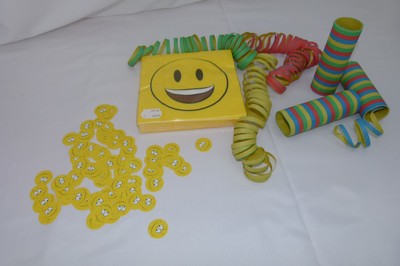 Set Geburtstag Party Tischdeko Feier Becher Teller Servietten Smiley Emoticon