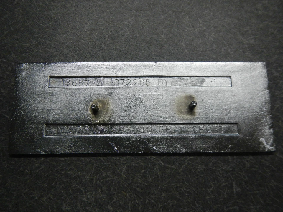 Buick Riviera Gran Sport 1965 guantera emblema de puerta 65 GS tablero adorno Foto 2 de 2