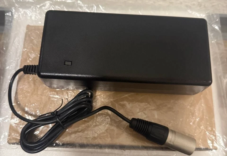 Für Kalkhov-, Impulse- und Gazelle-Akkus, 36V 2A-Ladegerät für E-Bikes – Bild 1 von 6