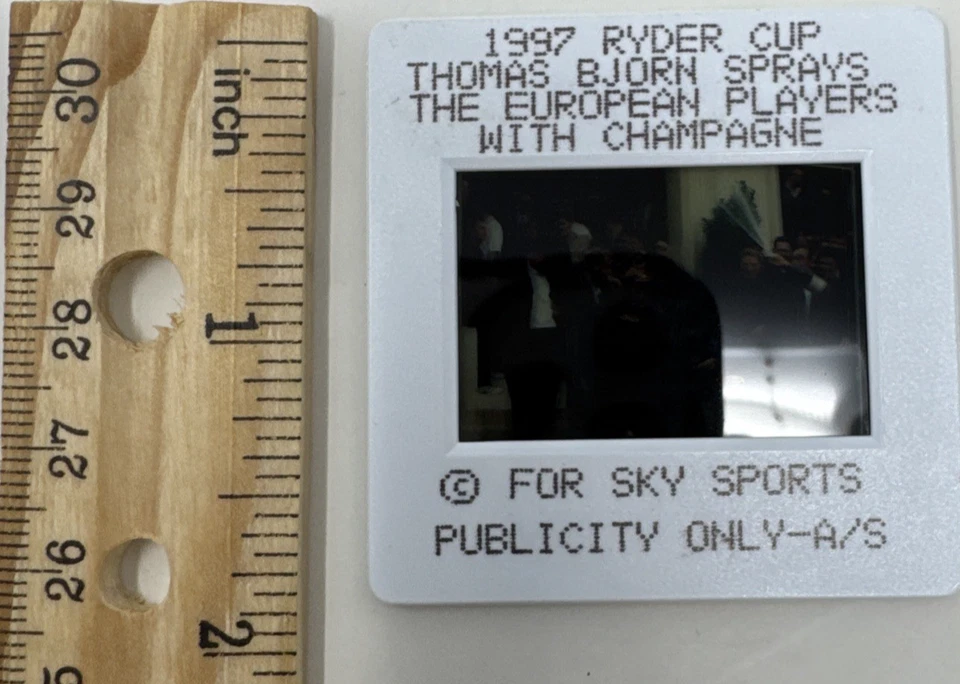 Ryder Cup Thomas Bjorn 1997 pulveriza jugadores europeos con diapositiva fotográfica champán Foto 4 de 4