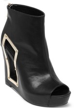 Modern  BCBGENERATION BOOTS SIZE 8.5