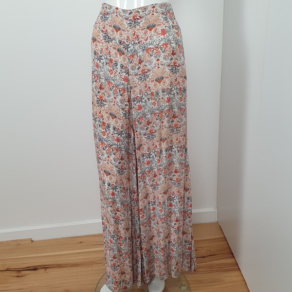 Tigerlily Pants Size 8-10 Wide Leg Palazzo Culottes Style Boho Floral Print