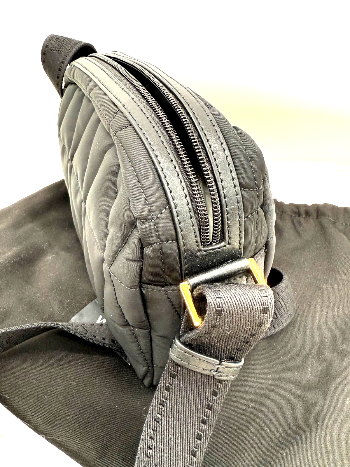 AUTENTICA Borsa a tracolla trapuntata Versace da uomo Myth in nylon nera nuova con etichette $1095