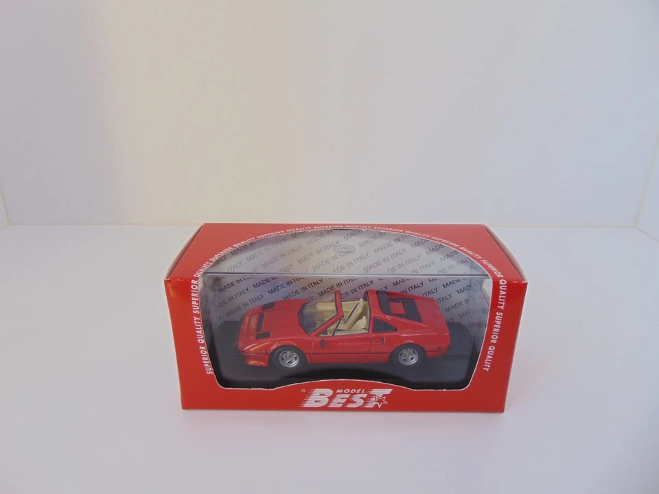 Ferrari 308 GTS 1980 TOM SELLEK Magnum P.I. Seconda serie Best Model scala 1:43 - Immagine 2 di 4