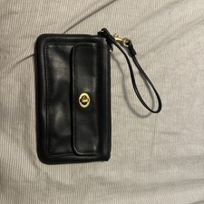 COACH Vintage Black Turn Lock pocket Clutch Wristlet does not have hangtag