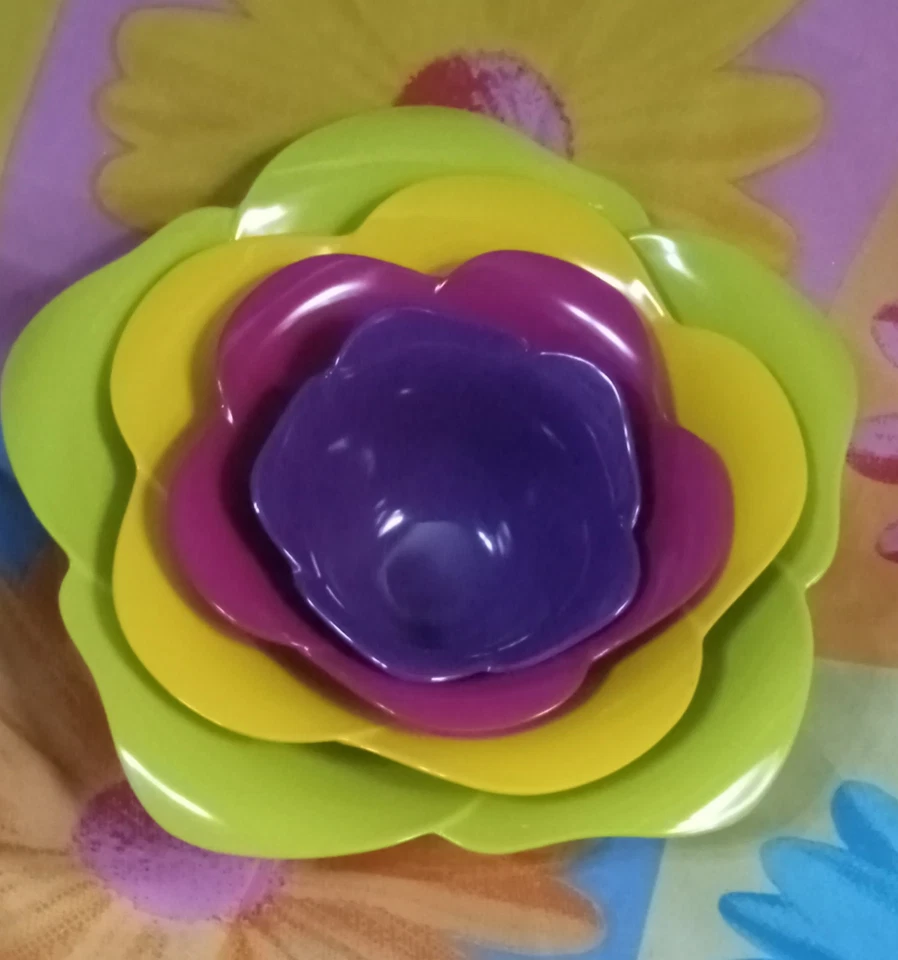 JUEGO DE 4 CUENCOS DE ANIDACIÓN MARCA ZAK COLORIDOS COLECCIÓN HERMOSA FORMA DE ROSA Foto 3 de 3