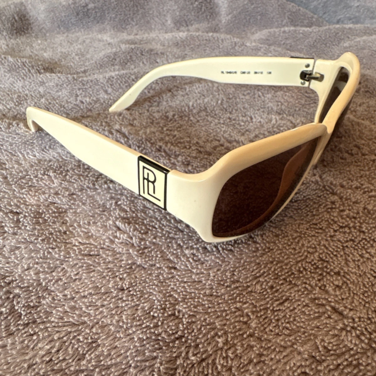 Preços baixos em Óculos de Sol Lauren Ralph Lauren Oval para