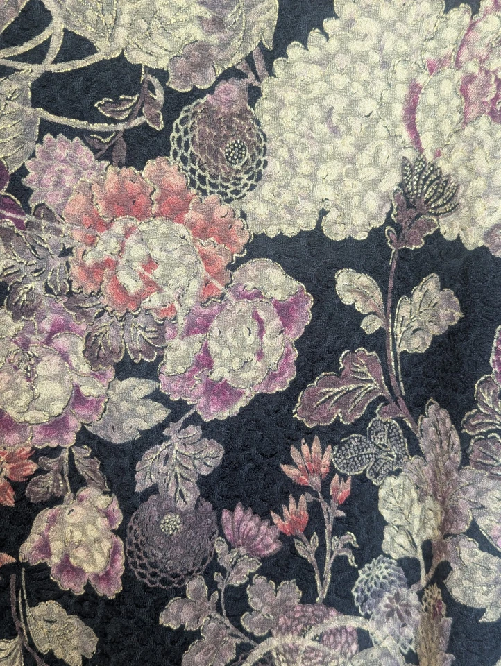 Top Dressbarn Mujer Floral Oscuro Talla 22/24 Hilo Metálico Cottagecore Whimsigoth Foto 2 de 4