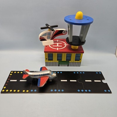 TOY AIRPORT SET   Kidkraft Wooden Helicopter Airplane Runway Terminal 7pcs 2011