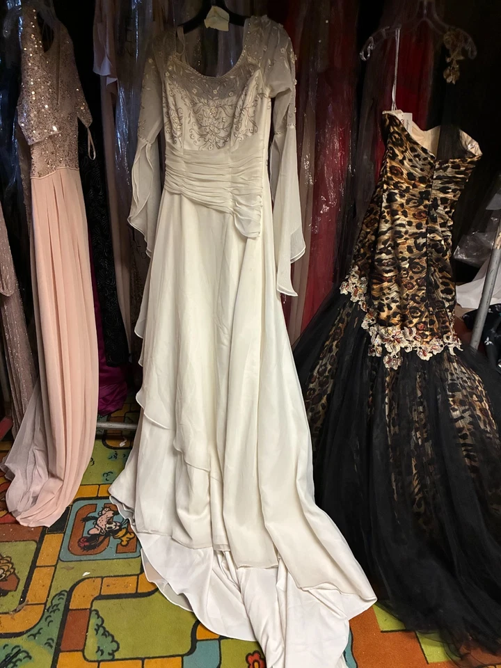 Vestido de novia vintage boho de seda marfil manga larga inspirado medieval talla S Foto 4 de 4