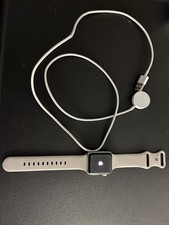 Apple Watch Series 3 GPS 38mm Silver Aluminum Case White Silicone Band 8GB
