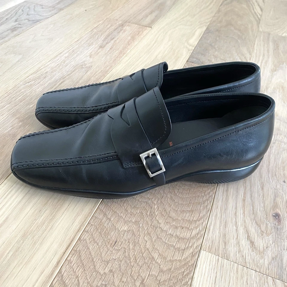 Mocasín de cuero Prada talla 37,5 EE. UU. 7,5 negro plateado hebilla Foto 2 de 4
