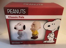 Peanuts Classic Pals Snoopy & Charlie Brown Ceramic Salt & Pepper Set NEW