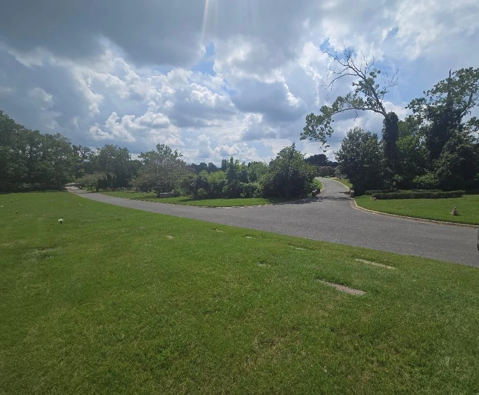 2 PARCELAS DE CEMENTERIO LADO A LADO CRESTA DE PRADO SECCIÓN VISTA AL ATARDECER 31-A SITIOS 1-2 Foto 3 de 4