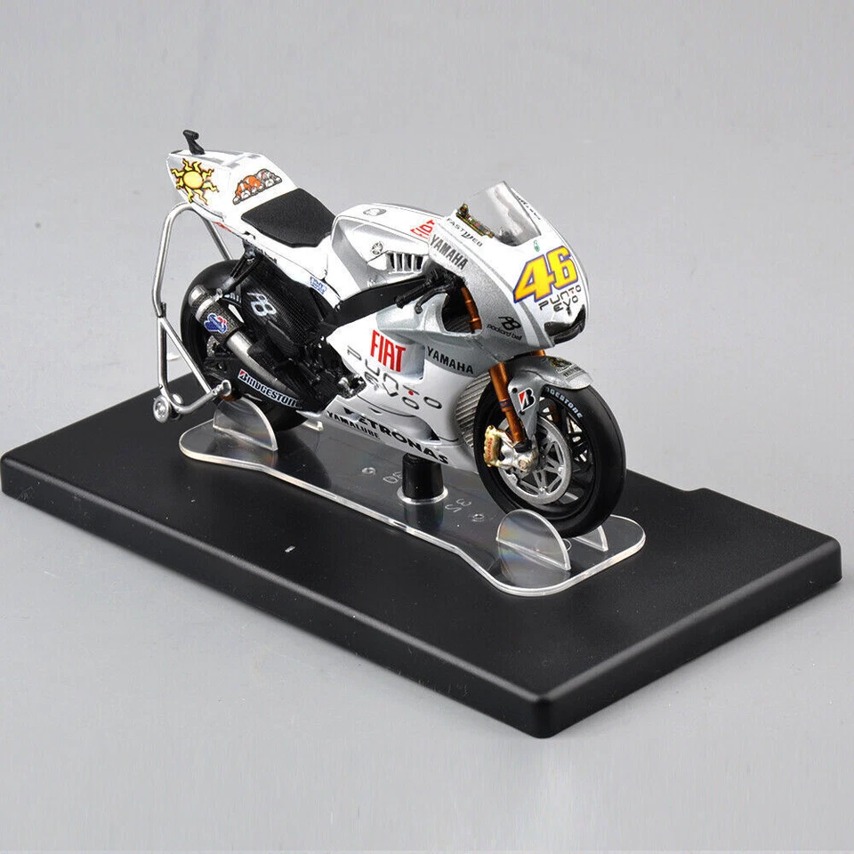 IXO-Altaya 1/18 VALENTINO ROSSI #46 Motorcycles Yamaha YZR-M1 Motorbike Toy - Image 2 of 4