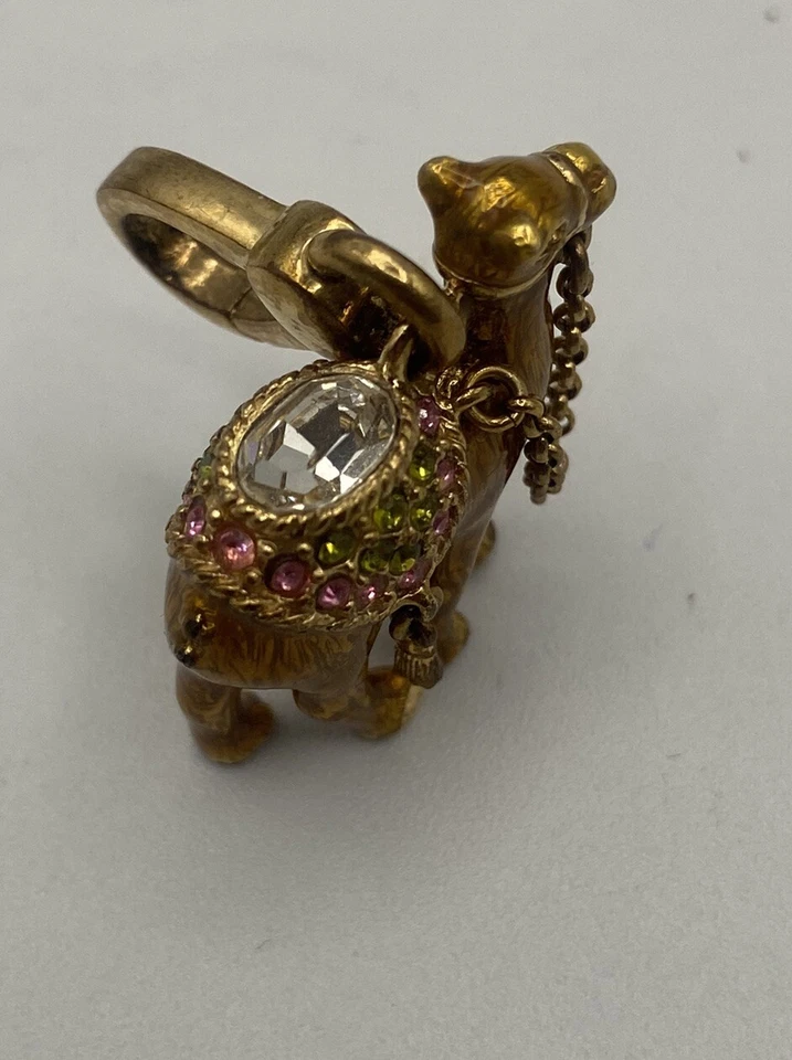 Berloque de camelo Juicy Couture sem caixa veja fotos - Imagem 4 de 4