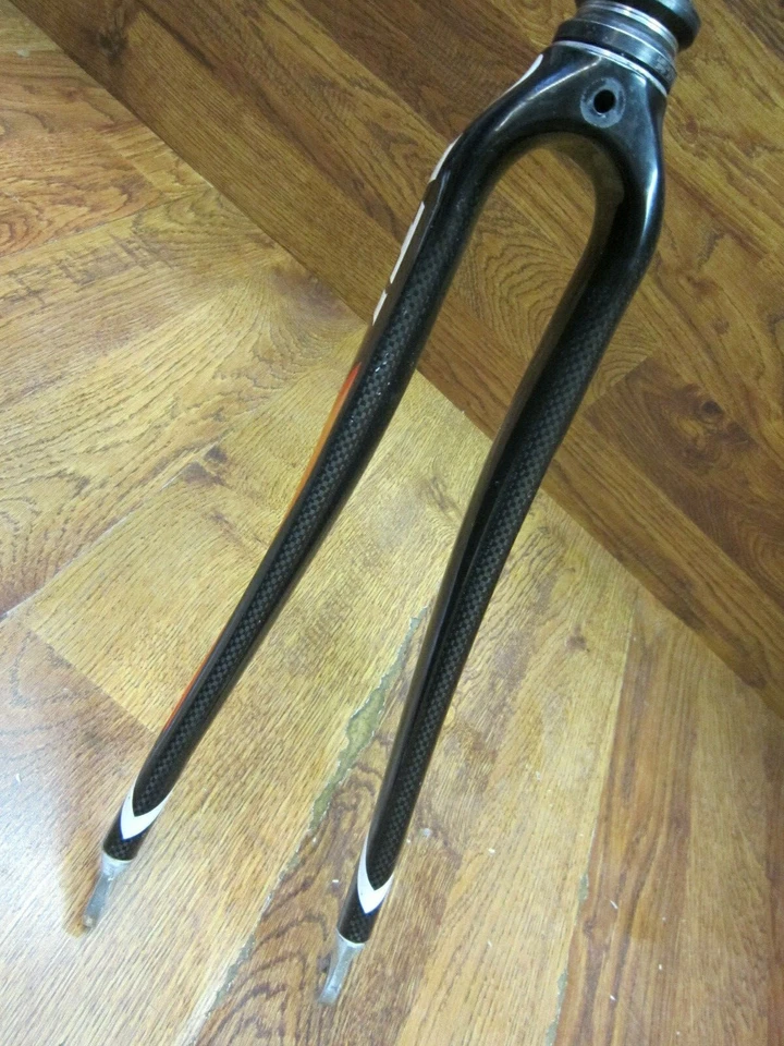CASATI FULL CARBON THREADLESS 1 1/8" x 8 1/4" 700C FORK 100x9qr & FSA HEAD SET - Image 2 of 4