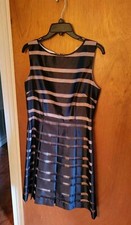 Tahari Illusion Black/ Beige Sleeveless Horizontal Striped Dress SZ 8