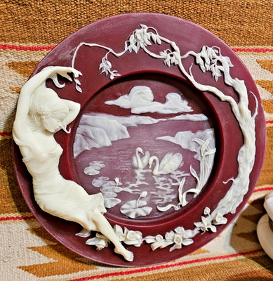 1980s LEd Tiffany s World ''Enchanted Moments'' Cameo Plate 13.3'' Rosemary Incolay