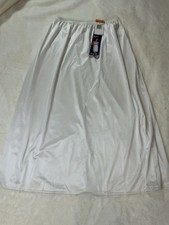 Vanity Fair Vintage Skirt Slip NWT SZ Medium 30