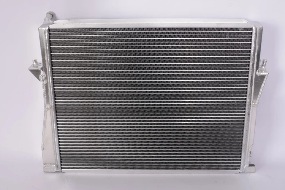 3Rows Aluminum Radiator For BMW Z3 M Coupe Roaster 2.8L 3.2L (MT) 1997-2002 Foto 2 de 4