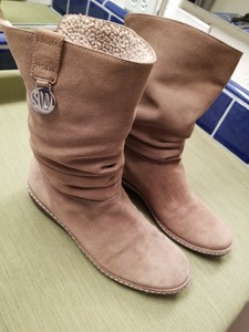 stuart weitzman fur lined boots