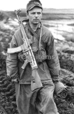 WW2 PICTURE PHOTO GERMAN SOLDIER WITH A MACHINE GUN 6532