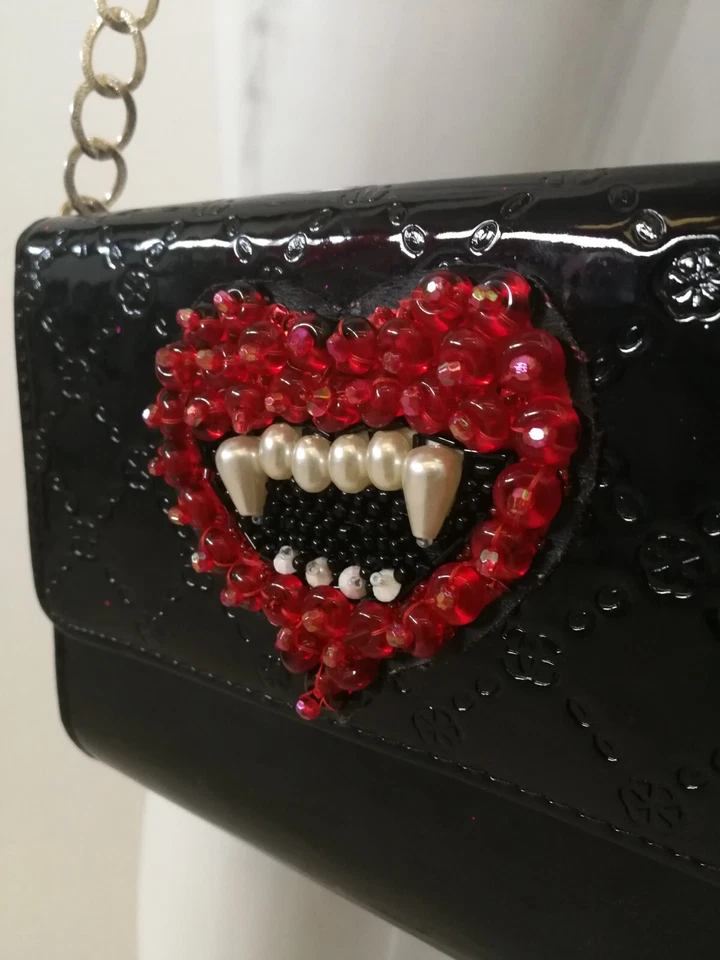 bolso asa mujer vintage accesorios originales vinilo vampiro a mano marca icónica Foto 2 de 4