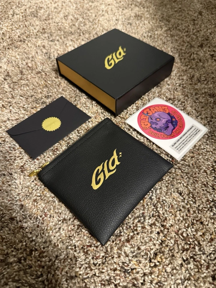 Aretes de diamantes de corte redondo de 5 mm en oro blanco Foto 3 de 3