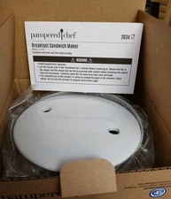 Breakfast Sandwich Maker NIB Pampered Chef  #2634 White Ceramic 4 pieces